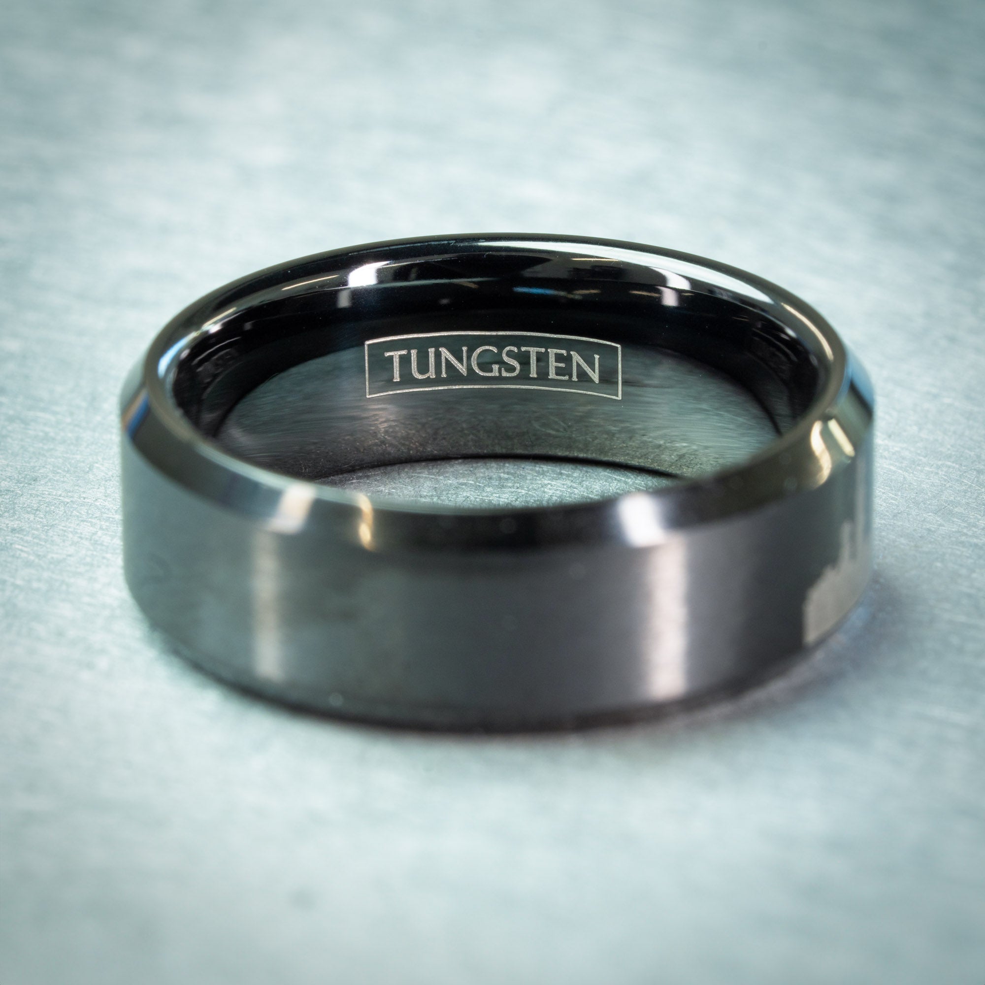 Black Beveled Tungsten Engraved Chicago Skyline Ring