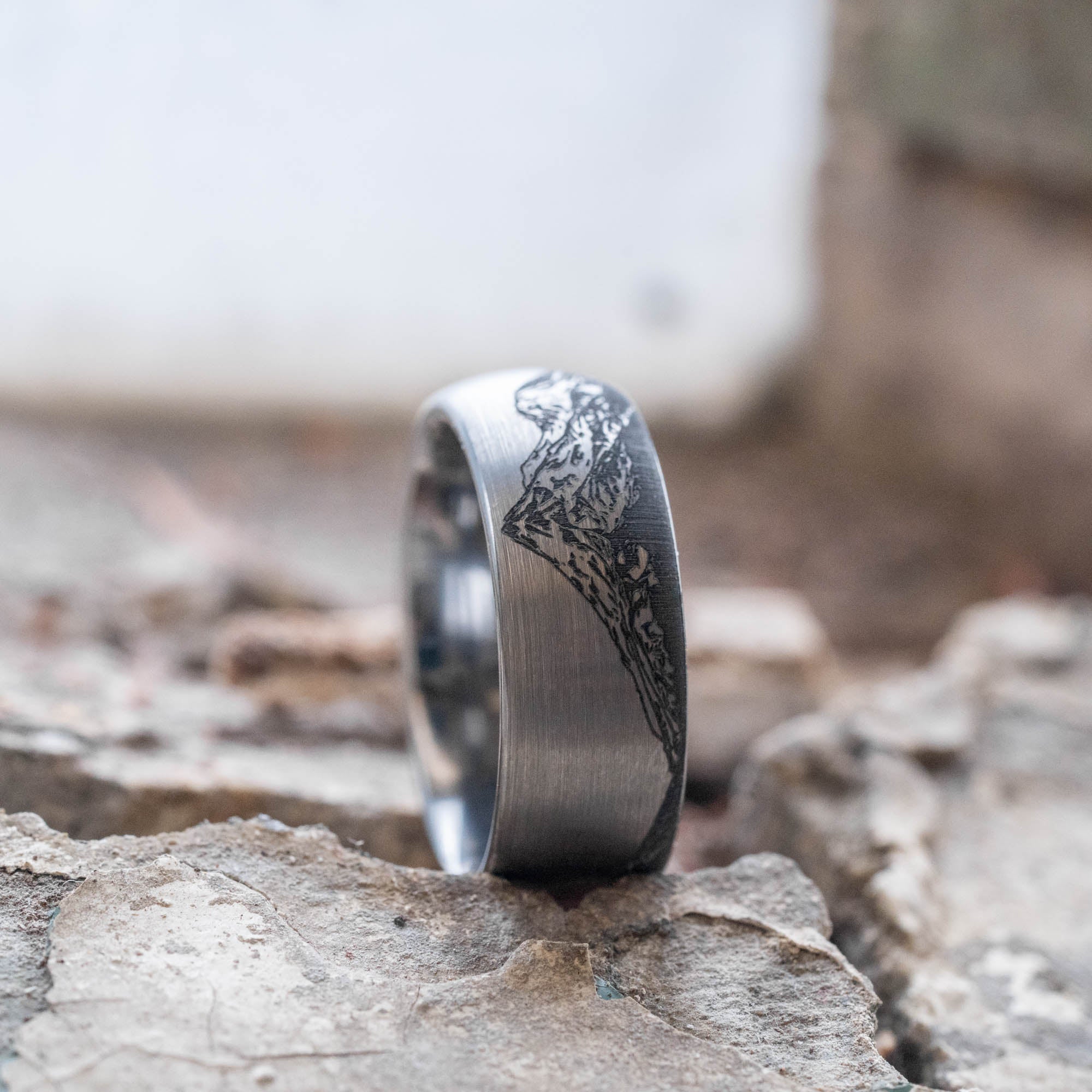 ミュージシャン MANOWAR Stainless Steel Ring Domed Tungsten Engraved Cascade Range | Pacific Northwest Mountain